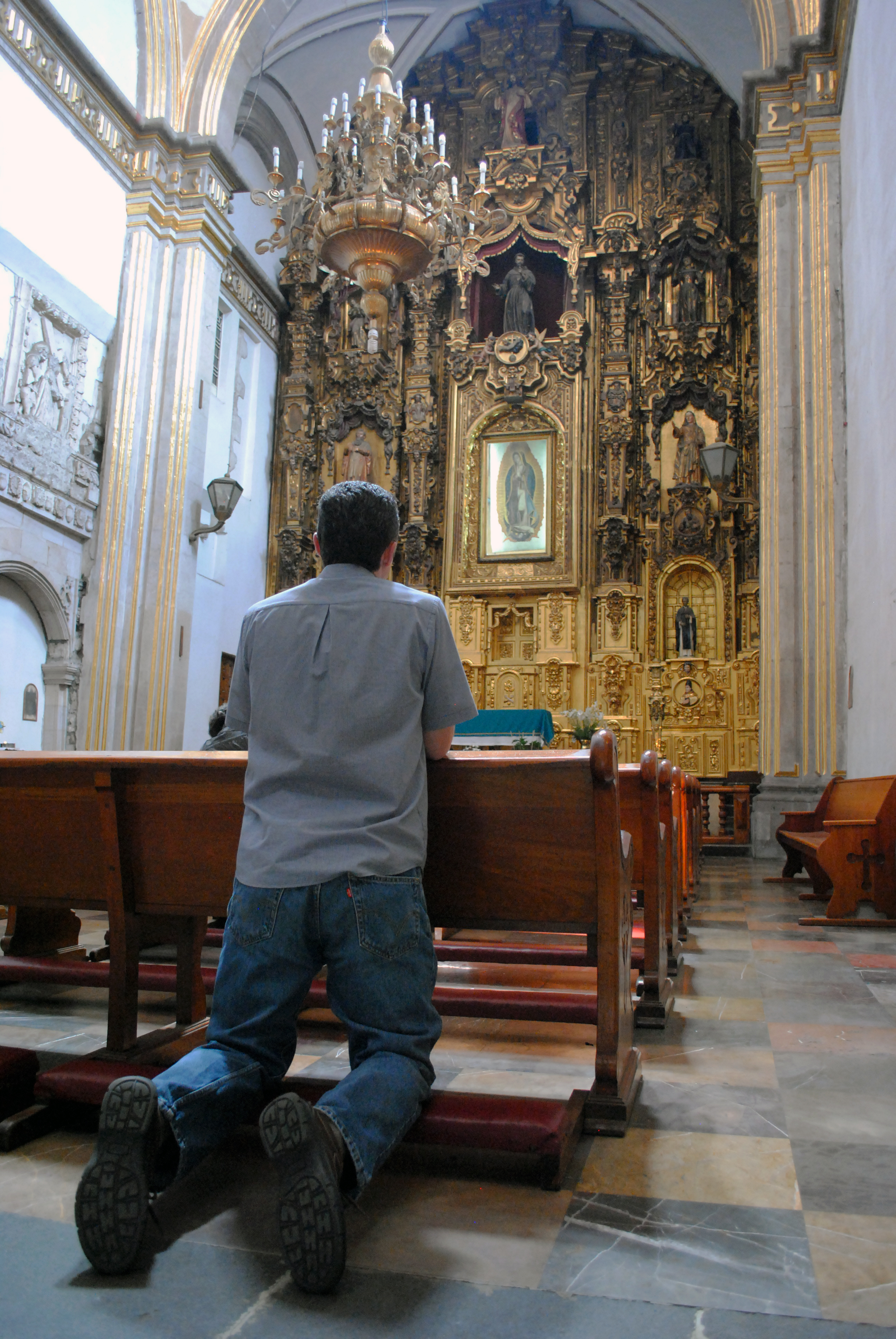 Convento_de_San_Francisco_-_Ciudad_de_México_-_Creyente