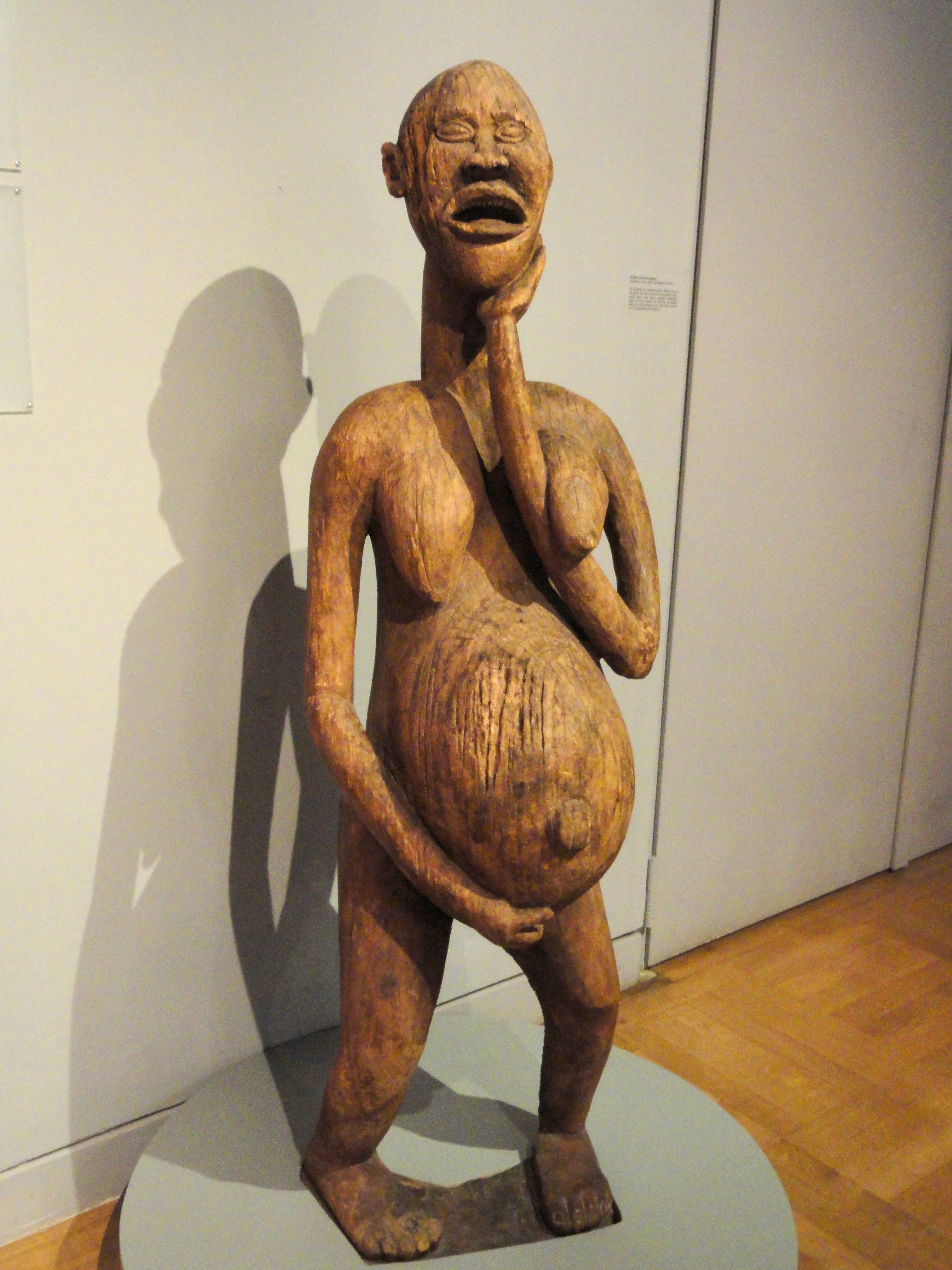 Figure_of_pregnant_woman,_Cameroon_-_Staatliches_Museum_für_Völkerkunde_München_-_DSC08442