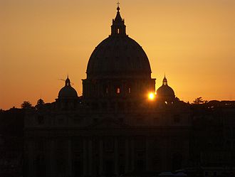 Rom,_Vatikan,_Petersdom_-_Silhouette_bei_Sonnenuntergang_3